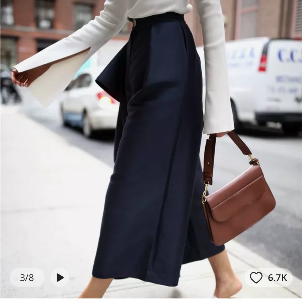 Ruffle pants SOLD MERC - Picture 2 of 6